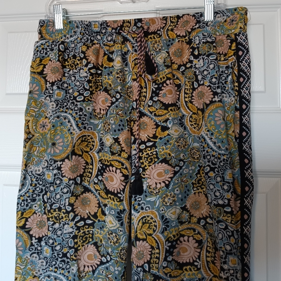 LOFT Floral Pants - Picture 7 of 9
